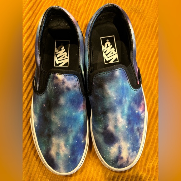 US 7 Women’s Galaxy Slip on Vans - Picture 7 of 7